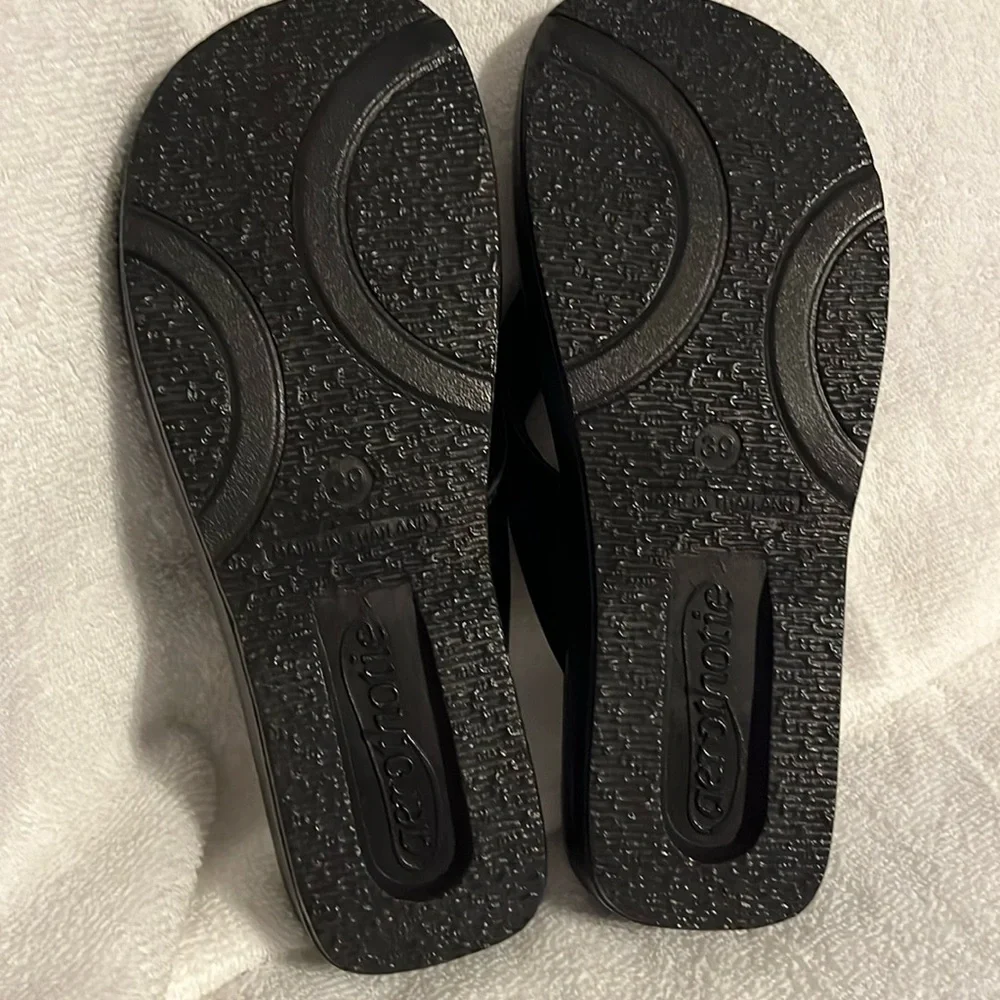 Comfortable Black Flip Flops